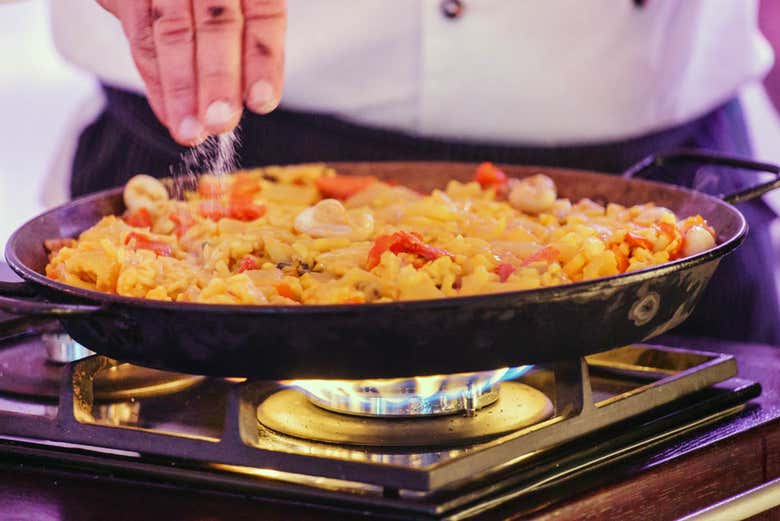 Cozinhando uma paella cordobesa
